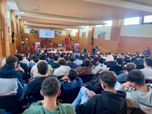 Sala Consiliare del Comune di Lamezia Terme gremita di studenti durante la presentazione dei nuovi corsi dell'ITS Cadmo a Lamezia Terme